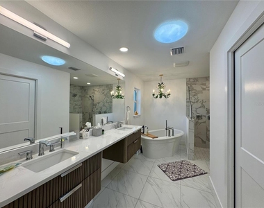 7372 Melaleuca Way - Photo Thumbnail 15
