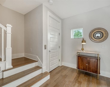 512 Laurel Park Drive - Photo Thumbnail 5
