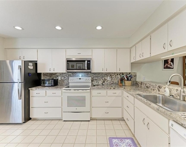 3946 Wilshire Circle E - Photo Thumbnail 13