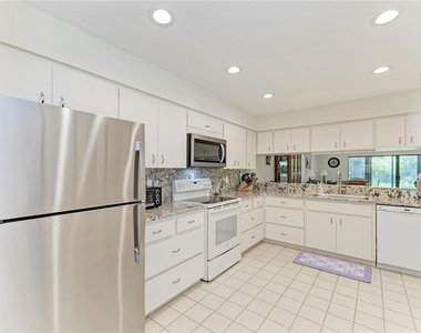3946 Wilshire Circle E - Photo Thumbnail 15