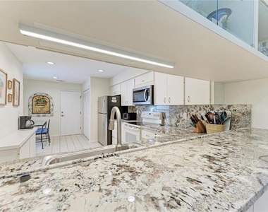 3946 Wilshire Circle E - Photo Thumbnail 12