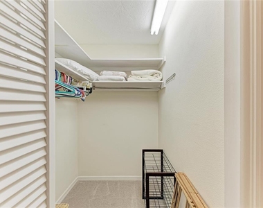 3946 Wilshire Circle E - Photo Thumbnail 22