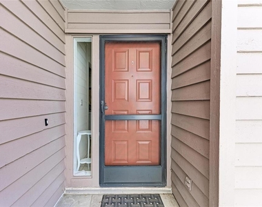 3946 Wilshire Circle E - Photo Thumbnail 4