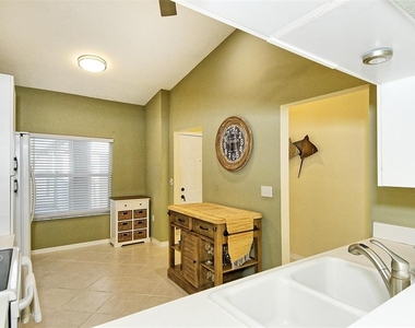 9610 Club South Circle - Photo Thumbnail 11