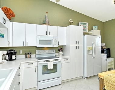 9610 Club South Circle - Photo Thumbnail 12