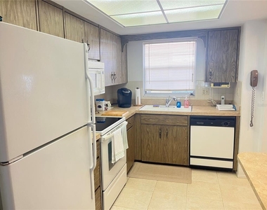 655 Park Circle - Photo Thumbnail 4