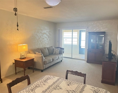 655 Park Circle - Photo Thumbnail 5