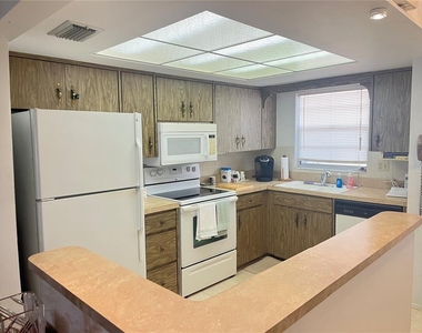 655 Park Circle - Photo Thumbnail 3