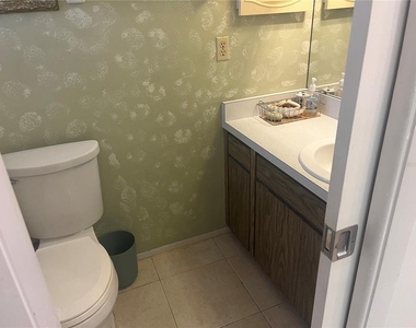 655 Park Circle - Photo Thumbnail 12