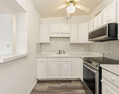 2615 9th Ave. Drive E. - Photo Thumbnail 7