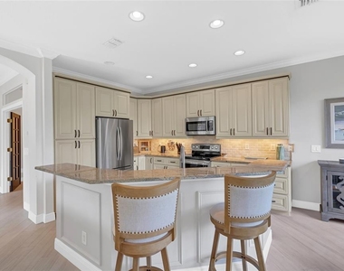 8204 Villa Grande Court - Photo Thumbnail 11