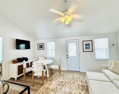 6980 Poinsetta - Photo Thumbnail 7