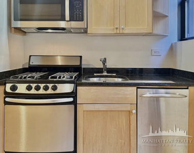 210 East 68th Street - Photo Thumbnail 3
