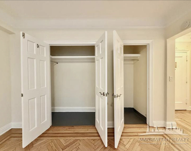 210 East 68th Street - Photo Thumbnail 2