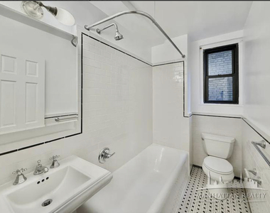 210 East 68th Street - Photo Thumbnail 4