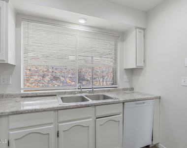 7129 Orizaba Avenue - Photo Thumbnail 11