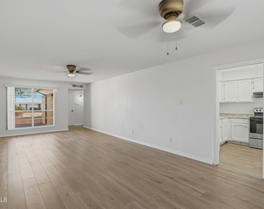 7129 Orizaba Avenue - Photo Thumbnail 5