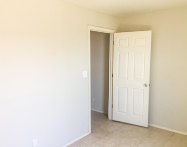 1654 Exeter Drive - Photo Thumbnail 7