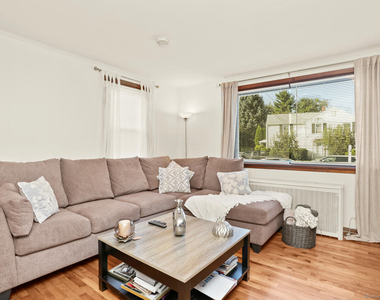 82 Garden Drive - Photo Thumbnail 3