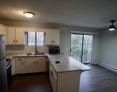 188 Moreland Avenue - Photo Thumbnail 2