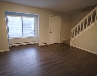 188 Moreland Avenue - Photo Thumbnail 4