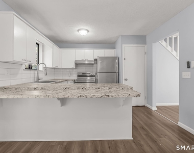 188 Moreland Avenue - Photo Thumbnail 3