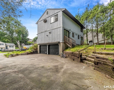 188 Moreland Avenue - Photo Thumbnail 2