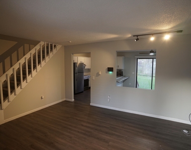188 Moreland Avenue - Photo Thumbnail 3