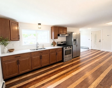 42 Pulver Street - Photo Thumbnail 3