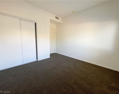 2110 Los Feliz Street - Photo Thumbnail 16