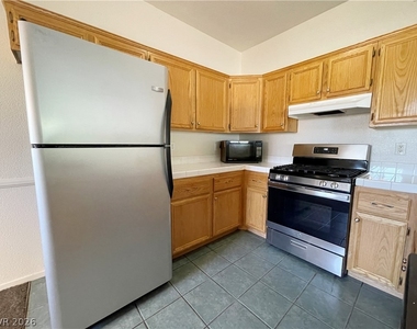 2110 Los Feliz Street - Photo Thumbnail 7