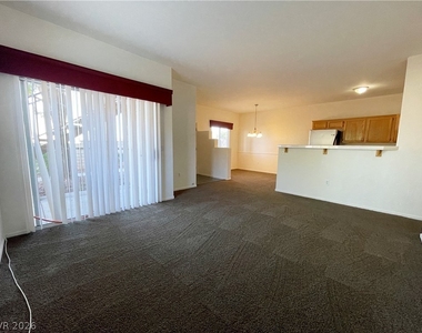 2110 Los Feliz Street - Photo Thumbnail 4