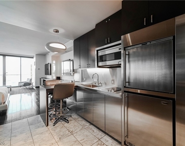 4381 W Flamingo Road - Photo Thumbnail 2