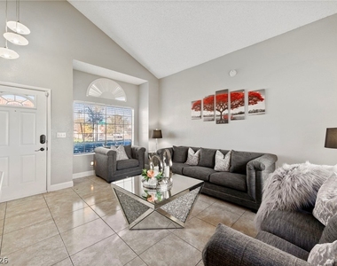 449 Rutherford Circle - Photo Thumbnail 9