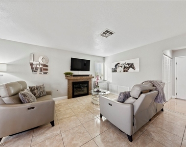 449 Rutherford Circle - Photo Thumbnail 12