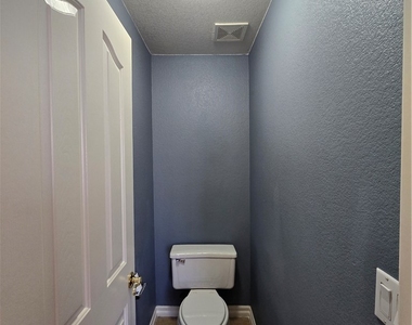 8244 Gilmore Avenue - Photo Thumbnail 32