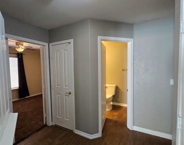 8244 Gilmore Avenue - Photo Thumbnail 15