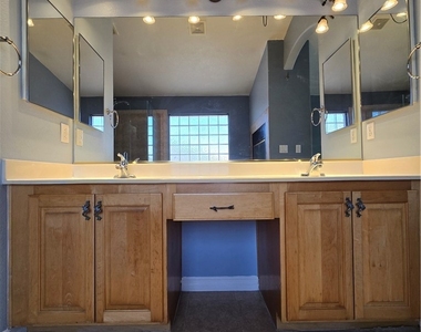 8244 Gilmore Avenue - Photo Thumbnail 30