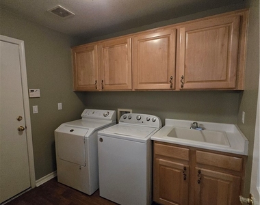 8244 Gilmore Avenue - Photo Thumbnail 23