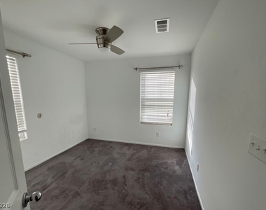 1051 Admiral Emblem Street - Photo Thumbnail 9