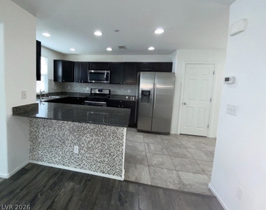 1051 Admiral Emblem Street - Photo Thumbnail 8
