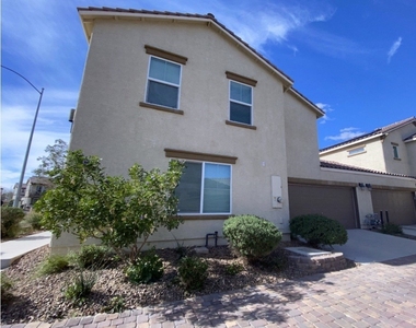 1051 Admiral Emblem Street - Photo Thumbnail 3