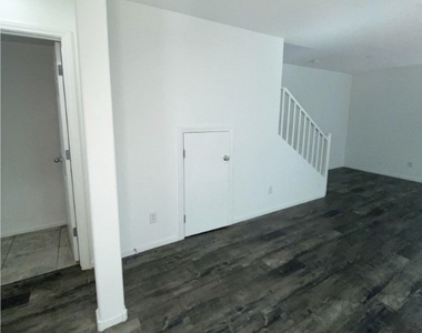 1051 Admiral Emblem Street - Photo Thumbnail 6