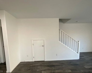 1051 Admiral Emblem Street - Photo Thumbnail 7