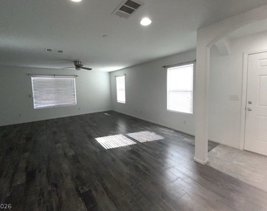 1051 Admiral Emblem Street - Photo Thumbnail 4