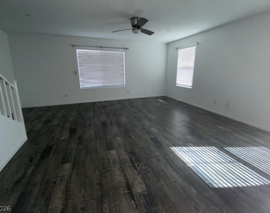 1051 Admiral Emblem Street - Photo Thumbnail 5