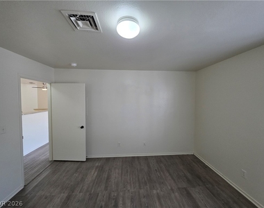 4865 S Torrey Pines Drive - Photo Thumbnail 56