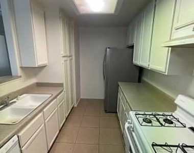 4865 S Torrey Pines Drive - Photo Thumbnail 9