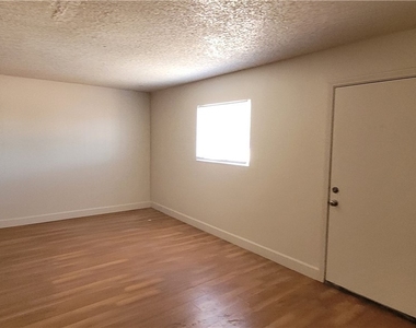 4341 San Mateo Street - Photo Thumbnail 8