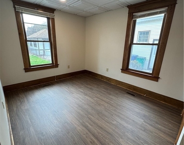 117 W Humboldt Parkway - Photo Thumbnail 8
